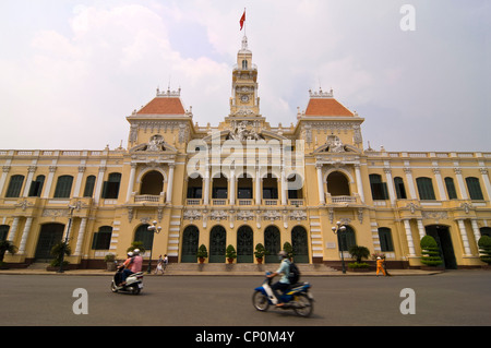 Horizontale Weitwinkel auf das Rathaus oder das Hôtel de Ville de Saigon, Trụ sở Nhân dân Ủy verbot Thành phố Hồ Chí Minh Ho Chi Minh City, Vietnam. Stockfoto