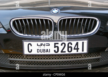 Ein BMW mit Kennzeichen Dubai, Dubai, Vereinigte Arabische Emirate Stockfoto