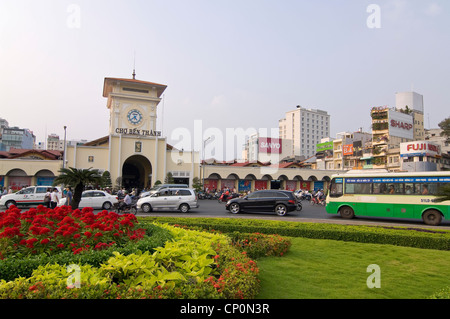 Horizontale Weitwinkelaufnahme des Ben Thanh Market, Cho Bến Thành, einen großen indoor Marktplatz im Zentrum von Ho-Chi-Minh-Stadt, aka HCMC. Stockfoto