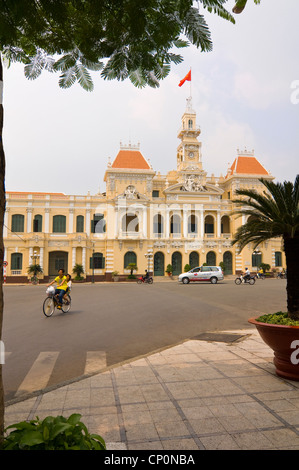 Vertikale Blick auf das Rathaus oder Hôtel de Ville de Saigon, Trụ Sở Ủy verbieten Nhan Dân Thành Phố Hồ Chí Minh in Ho-Chi-Minh-Stadt Stockfoto