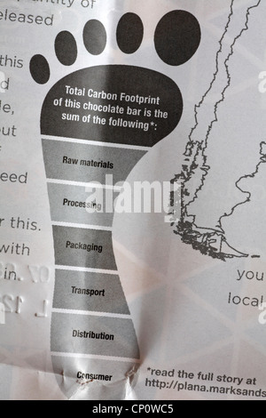 Details der gesamten Kohlenstoff-Fußabdruck auf Tafel Schokolade Stockfoto