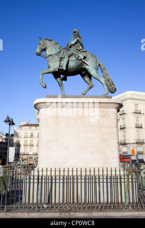 Reiterstatue des Königs Charles III, historische Wahrzeichen am Puerta del Sol in Madrid, Spanien Stockfoto