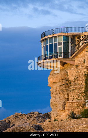 Balcon de Europa (Balcón de Europa) bei Sonnenaufgang in Nerja an der Costa Del Sol in Spanien Stockfoto