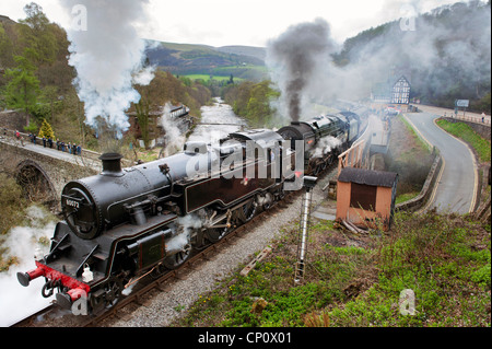 Doppelte Überschrift 80072 und 70000 Britannia, in der Stahl-, Dampf- und Sterne event, Berwyn, Llangollen Railway, Wales Stockfoto