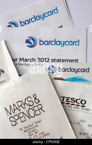 Barclaycard Aussagen, Barclaycard Visa-Karte und Quittungen, weißer Hintergrund Stockfoto