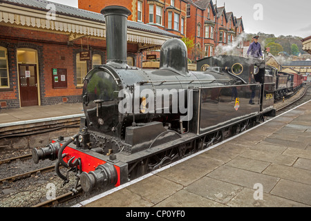 Llangollen Railway. Ex LNWR 0-6-2T tank Motor bei Llangollen entfernt. Stockfoto