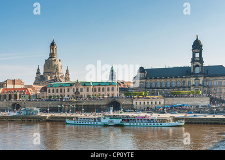 Blick über die Elbe, Secundogeniture, Frauenkirche und House of the Estates, Dresden, Sachsen, Deutschland Stockfoto