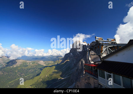 Luftbild von Primiero Tal und Rolle pass von Rosetta - Mount Pale di San Martino, Italien Stockfoto