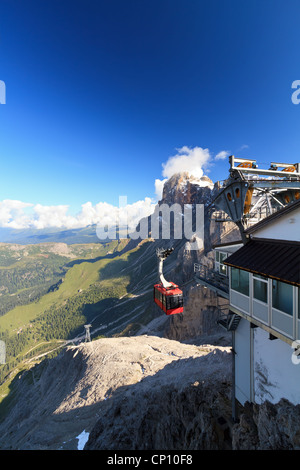 Luftbild von Primiero Tal und Rolle pass von Rosetta - Mount Pale di San Martino, Italien Stockfoto