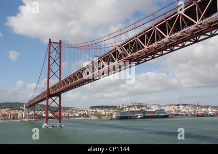 Die 25 de Abril Brücke 25. April Bridge Hängebrücke Lissabon Portugal Stockfoto