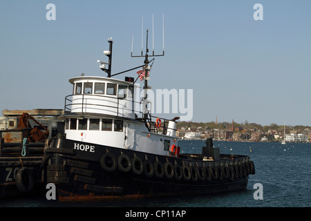 Ein Schlepper namens Hope vor Anker in Newport, Rhode Island, USA Stockfoto