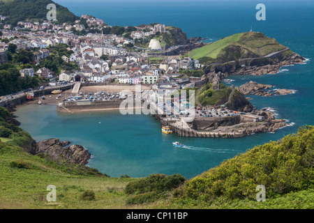 Iifracombe Hafen in Nord-Devon gefangen genommen von der South West Coast Path Stockfoto