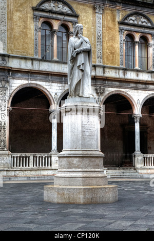 Dante-Denkmal, Piazza dei Signori, Verona, Veneto, Italien Stockfoto