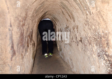 Vietnam Cu Chi. Cu Chi Tunnel, 200 km lange Tunnel Komplex während des Vietnam Krieges verwendet. in winzigen unterirdischen Tunnel. Stockfoto