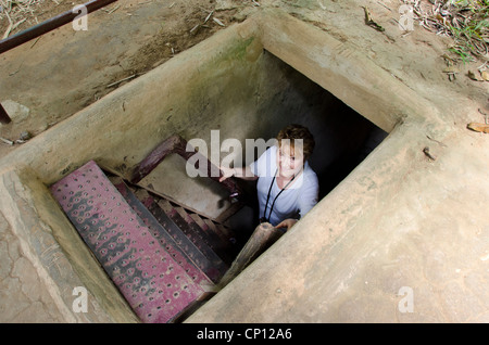 Vietnam Cu Chi. ben duoc, 200 km langen unterirdischen Tunnel Komplex während des Vietnam Krieges verwendet. die Ausfahrt Tunnel Exit. Stockfoto