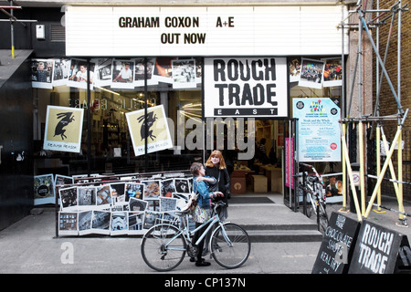 Rough Trade Osten Plattenladen, Dray Walk in The Old Truman Brewery, aus Brick Lane, Spitalfields, East End, London, England, UK Stockfoto