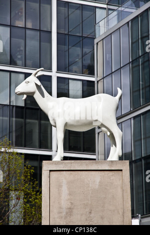 "Ich Ziege", Skulptur von Bishops Square, Spitalfields, London, England, UK Stockfoto