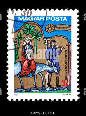 Briefmarke aus Ungarn mit Maria, Josef und Jesus auf ihrer Flucht nach Ägypten, für Chirstmas ausgestellt. Stockfoto