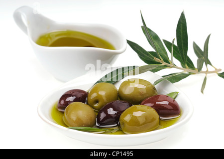 Frischen Oliven in Olivenöl extra vergine Stockfoto