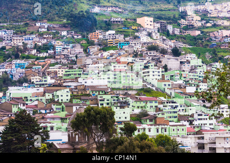 Ansicht von Quito, Ecuador, von der Statue der Virgen de Quito. Stockfoto