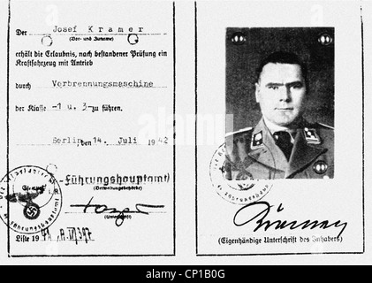 Kramer, Josef, 10.11.1906 - 13.12.1945, deutscher SS-Offizier, Kommandant des Konzentrationslagers Bergen-Belsen 1944 - 1945, seinen Führerschein, ausgestellt in Berlin, 14.7.1942, mit Passfoto, Stockfoto