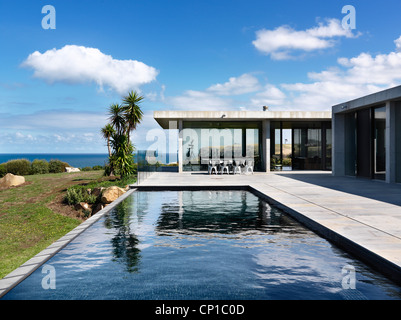 Sitzecke mit Blick auf Meer, Flinders Haus, John Bornas, Melbourne, Victoria, Australien. Stockfoto