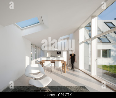 Innenansicht des Licht-Activ-Haus, Wohn- und Esszimmer, Hamburg Stockfoto