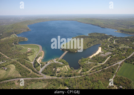 Luftaufnahme des Round Valley State Park und Reservoir in Clinton, New Jersey Stockfoto