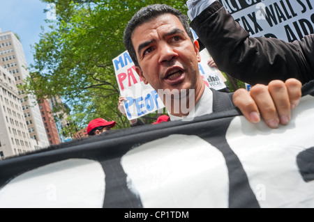 Stadt Stadtrat Ydanis Rodriguez schließt sich Act-Up und Occupy Wall Street im März an der Wall Street Stockfoto