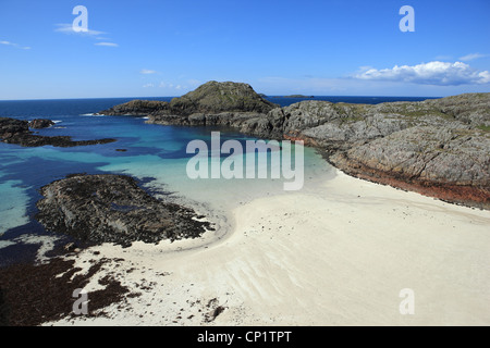 Weißer Sandstrand und azurblauem Meer von Port Ban an der Westküste von Iona Stockfoto