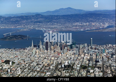 Luftbild Übersicht Skyline San Francisco Kalifornien in Richtung Oakland und Mount Diablo Stockfoto