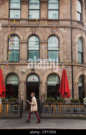 Irland, Norden, Belfast, Cathedral Quarter, Eintritt in das Tuch Ohr Bar und Restaurant in Waring Street. Stockfoto