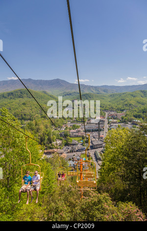 Menschen am Himmel heben Attraktion in Gatlinburg, Tennessee in den Smoky Mountains Stockfoto