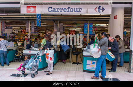 Paris, Frankreich, Carrefour, französischer Supermarkt in Montreuil, Checkout Cashiers, Außenansicht Stockfoto