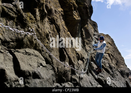 Eine Frau auf der berühmten Kette-Spaziergang in der Nähe von Elie Fife Schottland. Stockfoto