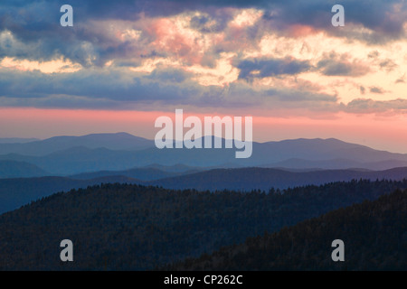 Sonnenuntergang über den Smoky Mountains vom Clingmans Dome in der Great-Smoky-Mountains-Nationalpark-Tennessee Stockfoto