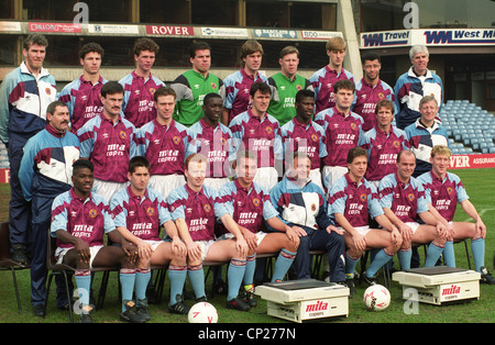 Aston Villa Trainer Josef Venglos und sein Team 27/2/91. David Platt, Dwight Yorke, Tony Daley, Gordon Cowans Stockfoto