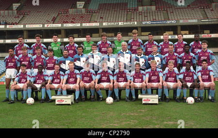 Aston Villa Trainer Josef Venglos und sein Team 27/2/91. David Platt, Dwight Yorke, Tony Daley, Gordon Cowans Stockfoto