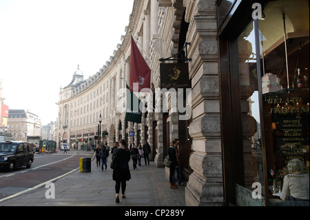 London-rote Doppeldecker-Busse in der Regent Street UK Stockfoto