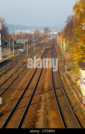 Alten Gleisanlagen vor dem Bahnhof. Stockfoto