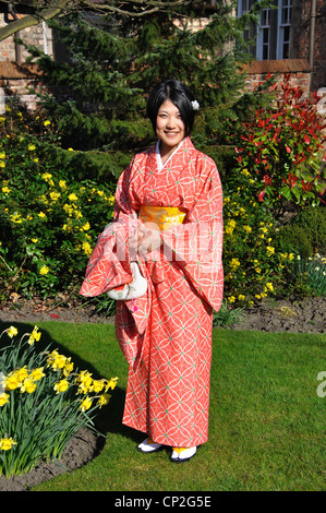 junge Japanerin tragen traditionelle Kimono Kostüm, England, UK Stockfoto