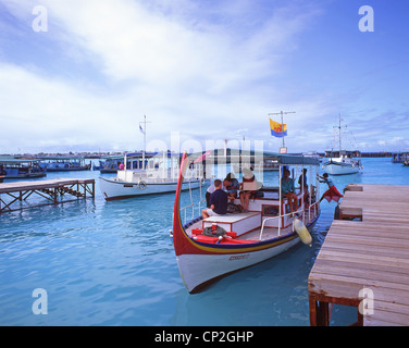 Bootshafen am internationalen Flughafen Malé, Hulhulé Island, Nord-Malé-Atoll, Republik Malediven Stockfoto