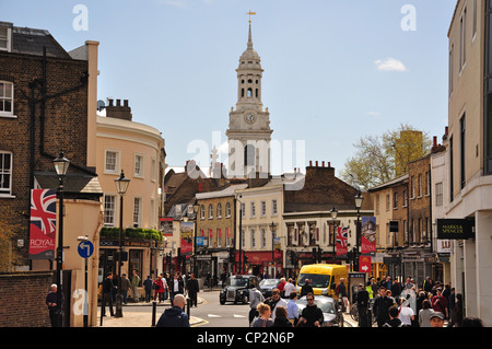 Greenwich Church Street zeigt St Alfege Church Turmspitze, Greenwich, London Borough of Greenwich, London, England, Vereinigtes Königreich Stockfoto