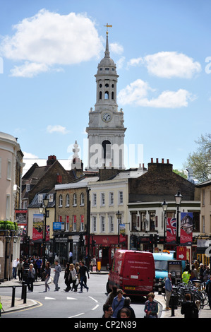 Greenwich Church Street zeigt St Alfege Church Turmspitze, Greenwich, London Borough of Greenwich, London, England, Vereinigtes Königreich Stockfoto