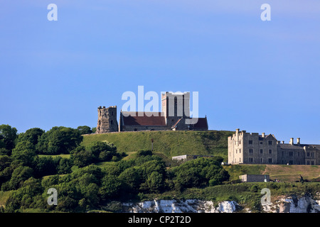 3777 der Schlosskirche & römischen Pharos, Dover, Kent, UK Stockfoto