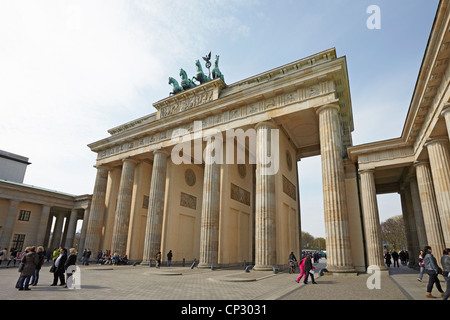 Berlin Brandenburger Tor oder das Brandenburger Tor am Ende der Unter Den Linden Stockfoto