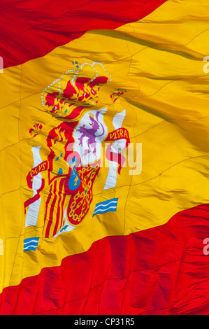 Spanische Flagge winken. Schließen Sie die Ansicht. Stockfoto