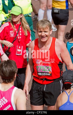 Gordon Ramsey in den Virgin London Marathon 2012 Stockfoto