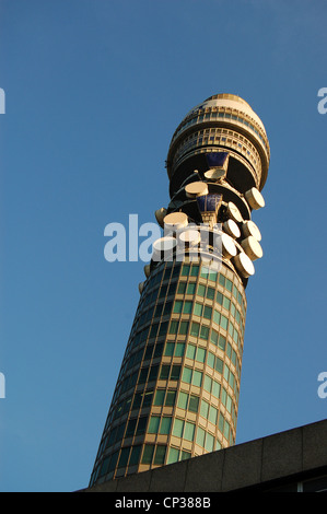 BT Tower, Fitzrovia, London, England UK vormals Post Office Tower und auch London Telecom Tower Stockfoto