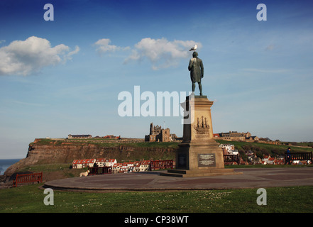 Statue von Captain James Cook, Whitby, North Yorkshire im West Cliff Stockfoto